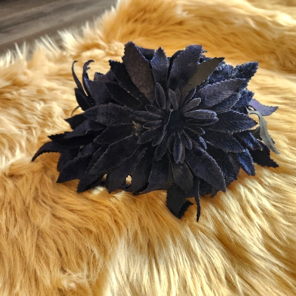 Vintage Accessories - 1950s Vintage Velvet Floral Fascinator Hat Navy Blue